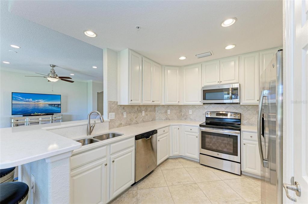 Image 21 of property listing at 6908 GRAND ESTUARY TRAIL 101, Bradenton, FL 34212