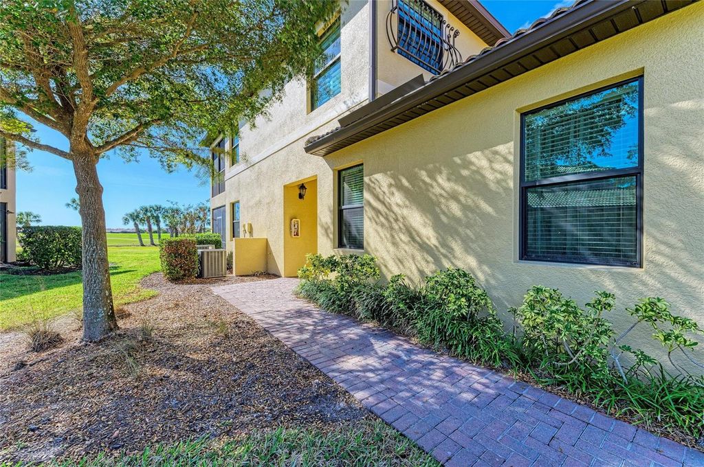 Image 9 of property listing at 6908 GRAND ESTUARY TRAIL 101, Bradenton, FL 34212