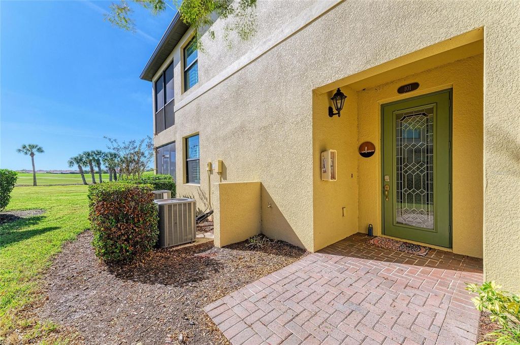 Image 10 of property listing at 6908 GRAND ESTUARY TRAIL 101, Bradenton, FL 34212
