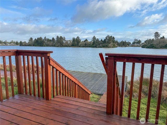 584 Mount Olympus Avenue SE, Ocean Shores, WA 98569
