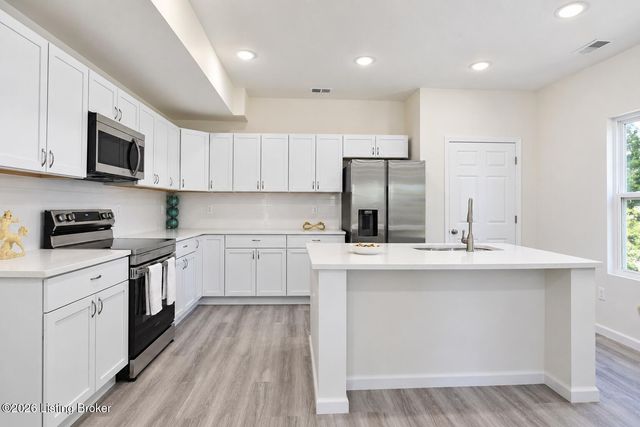 7200 Oakburn Dr, Louisville, KY 40258