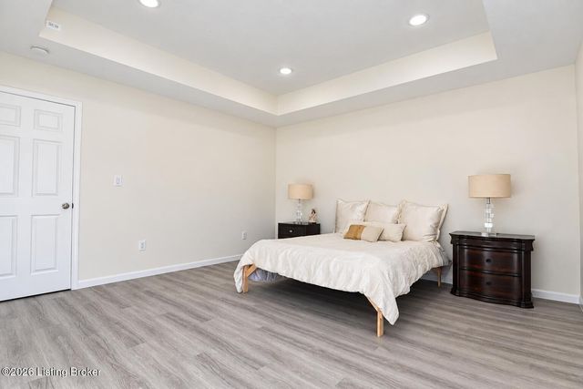 7200 Oakburn Dr, Louisville, KY 40258