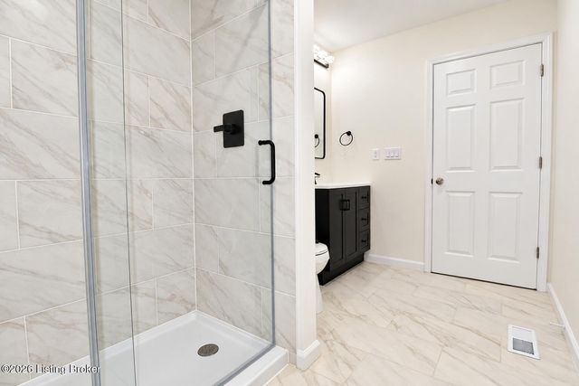 7200 Oakburn Dr, Louisville, KY 40258
