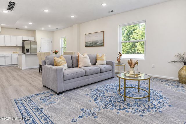 7200 Oakburn Dr, Louisville, KY 40258