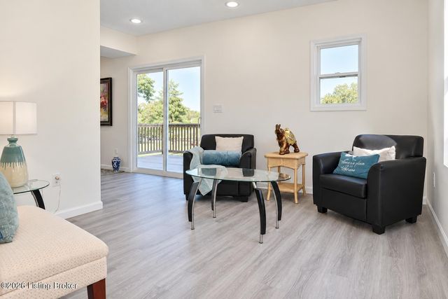 7200 Oakburn Dr, Louisville, KY 40258