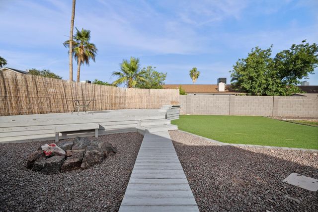 4515 W Shaw Butte Drive, Glendale, AZ 85304