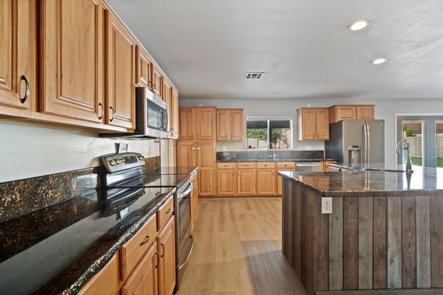 4515 W Shaw Butte Drive, Glendale, AZ 85304