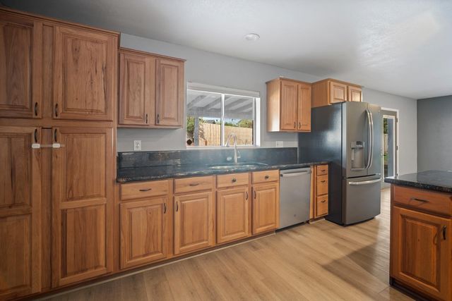 4515 W Shaw Butte Drive, Glendale, AZ 85304