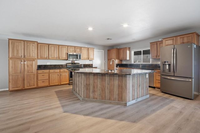 4515 W Shaw Butte Drive, Glendale, AZ 85304