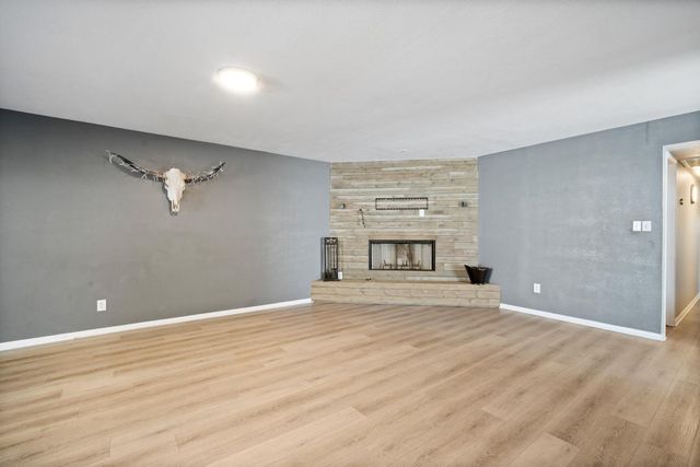 4515 W Shaw Butte Drive, Glendale, AZ 85304