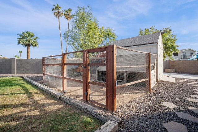 4515 W Shaw Butte Drive, Glendale, AZ 85304