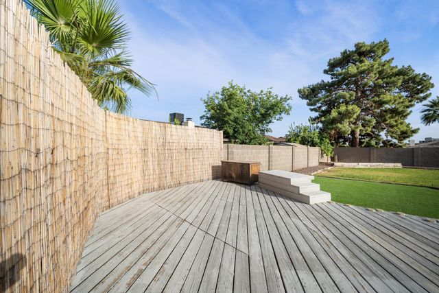 4515 W Shaw Butte Drive, Glendale, AZ 85304