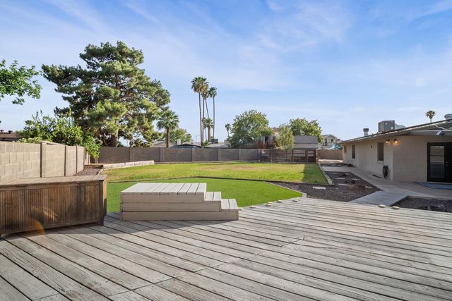 4515 W Shaw Butte Drive, Glendale, AZ 85304