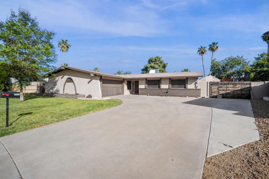 4515 W Shaw Butte Drive, Glendale, AZ 85304