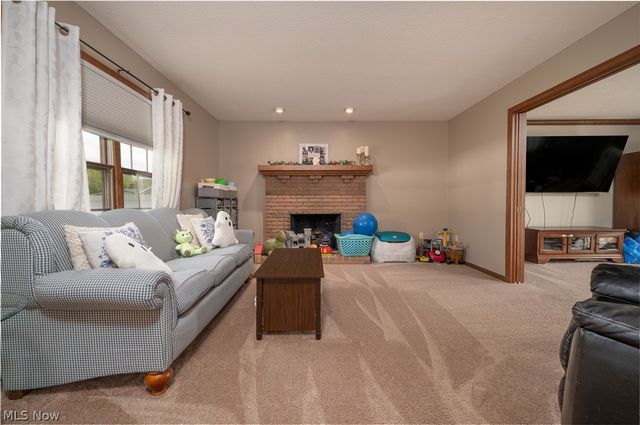 2161 Denise Drive NE, New Philadelphia, OH 44663