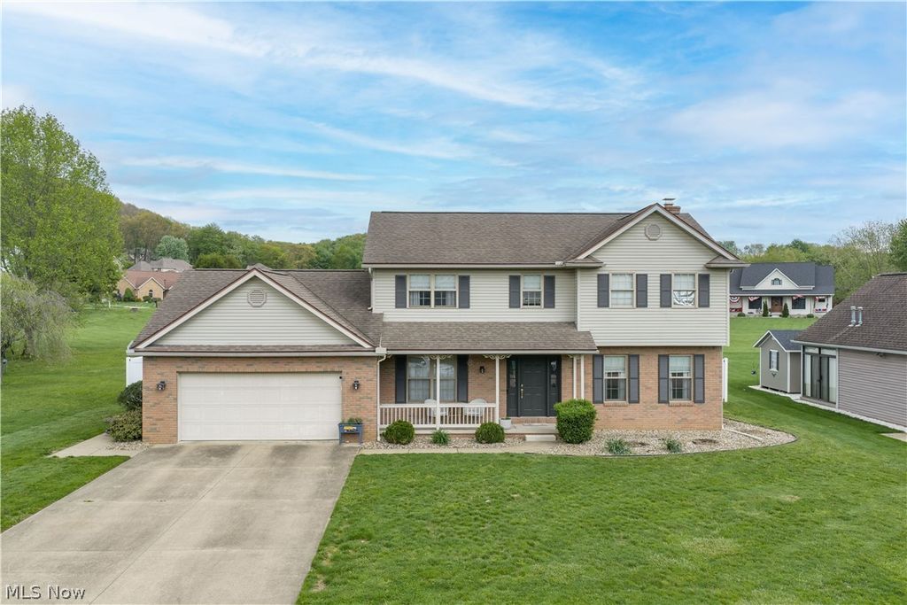 2161 Denise Drive NE, New Philadelphia, OH 44663