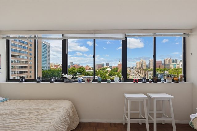 6 Whittier Pl 7B, Boston, MA 02114
