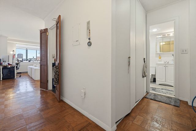 6 Whittier Pl 7B, Boston, MA 02114