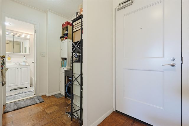 6 Whittier Pl 7B, Boston, MA 02114