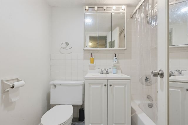 6 Whittier Pl 7B, Boston, MA 02114