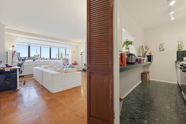 6 Whittier Pl 7B, Boston, MA 02114