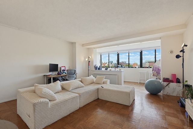 6 Whittier Pl 7B, Boston, MA 02114