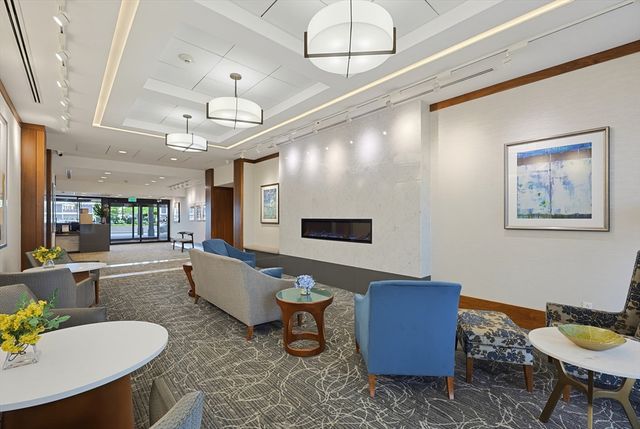 6 Whittier Pl 7B, Boston, MA 02114