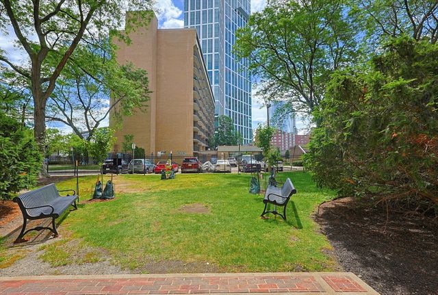 6 Whittier Pl 7B, Boston, MA 02114