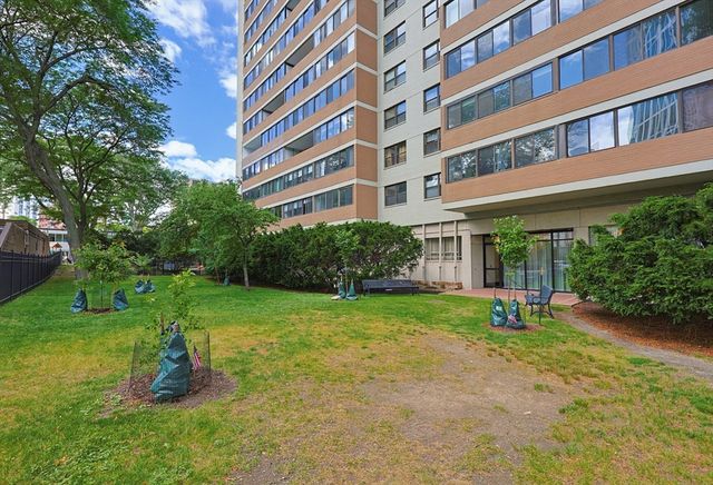 6 Whittier Pl 7B, Boston, MA 02114