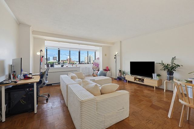 6 Whittier Pl 7B, Boston, MA 02114