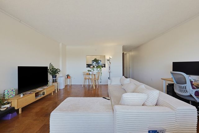 6 Whittier Pl 7B, Boston, MA 02114