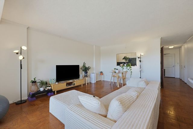 6 Whittier Pl 7B, Boston, MA 02114