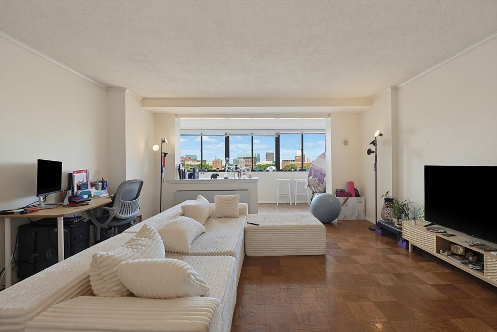 6 Whittier Pl 7B, Boston, MA 02114