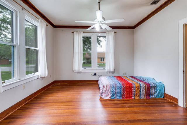 520 S Pecan Ave, Luling, TX 78648