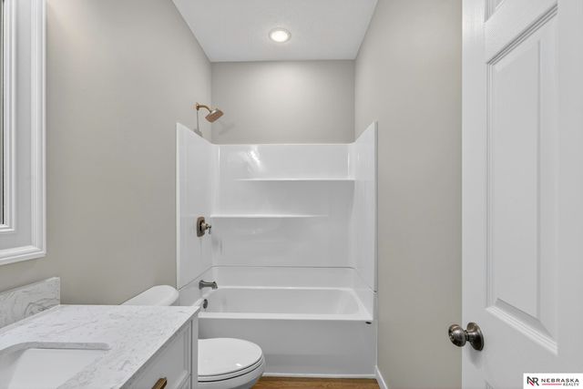 3809 Appaloosa Drive, Omaha, NE 68022