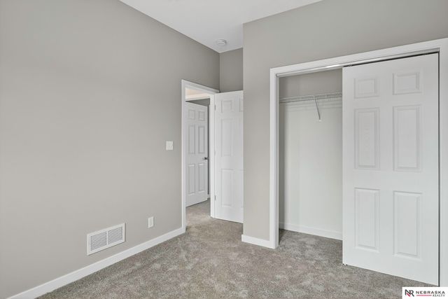 3809 Appaloosa Drive, Omaha, NE 68022