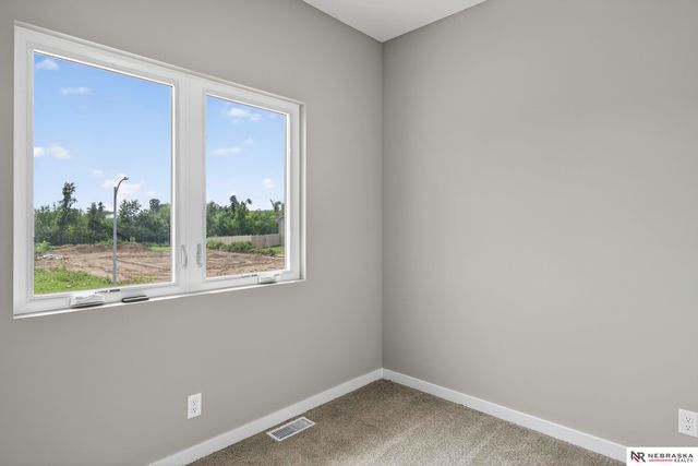 3809 Appaloosa Drive, Omaha, NE 68022