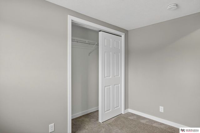 3809 Appaloosa Drive, Omaha, NE 68022