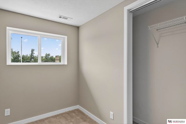 3809 Appaloosa Drive, Omaha, NE 68022