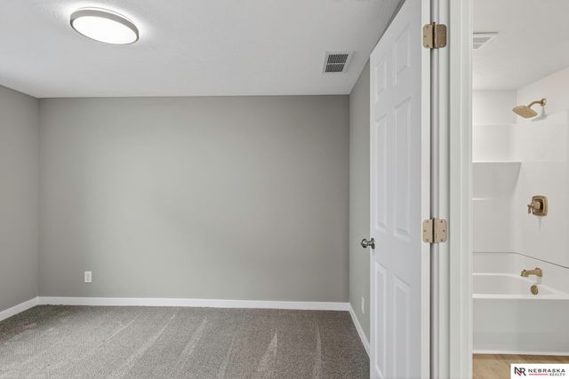 3809 Appaloosa Drive, Omaha, NE 68022