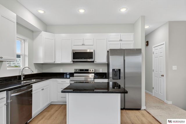 3809 Appaloosa Drive, Omaha, NE 68022