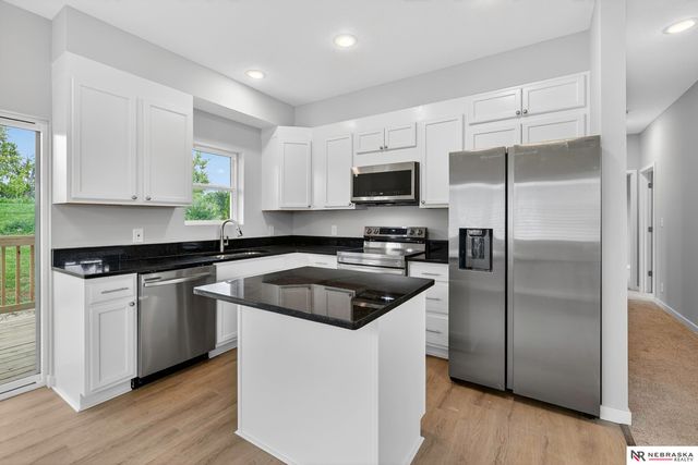 3809 Appaloosa Drive, Omaha, NE 68022