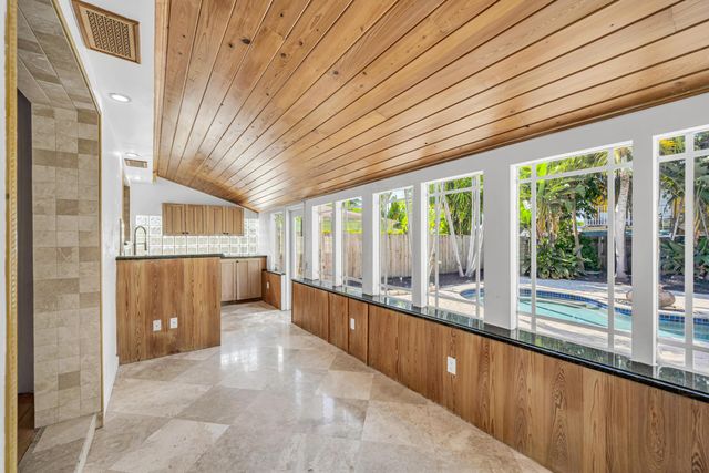 1413 NE 4th Court, Fort Lauderdale, FL 33301