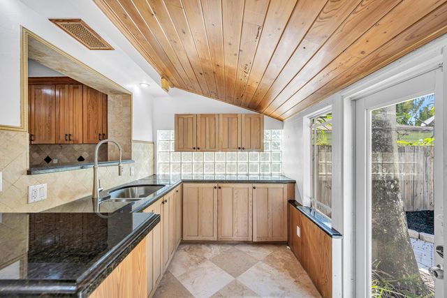 1413 NE 4th Court, Fort Lauderdale, FL 33301