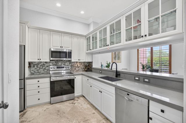 2860 Marina Circle, Lighthouse Point, FL 33064