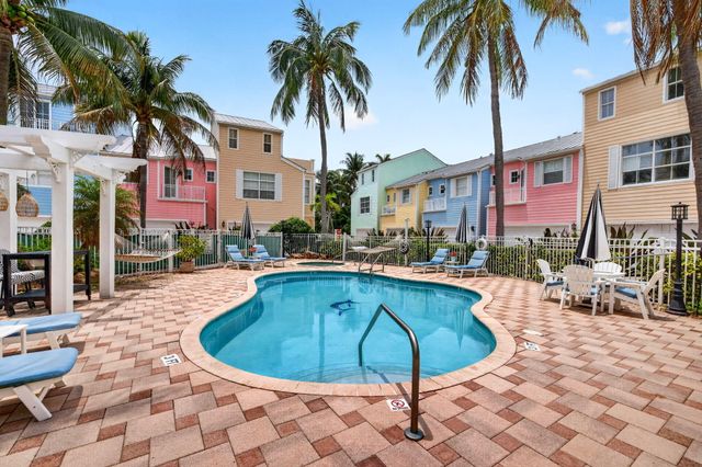 2860 Marina Circle, Lighthouse Point, FL 33064