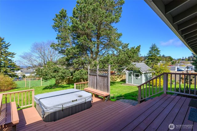 601 SW Thornberry, Oak Harbor, WA 98277