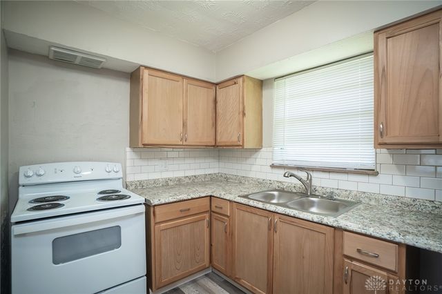 2525 Lakeview Avenue, Dayton, OH 45417