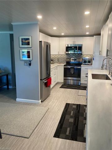 210 Sun CIR, Fort Myers, FL 33905