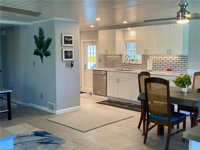 210 Sun CIR, Fort Myers, FL 33905